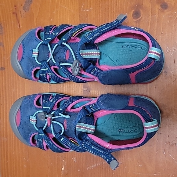 KEEN YOUTH FISHERMAN SEACAMP II CNX NAVY BLUE AND PINK SANDAL SIZE 5 - Picture 3 of 11